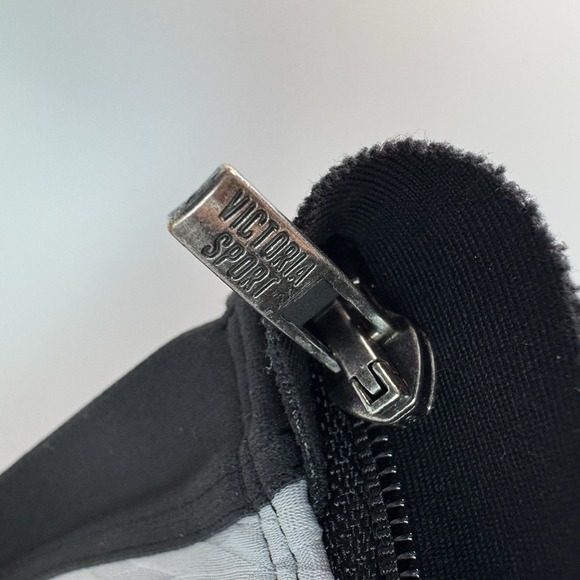 Victoria Sport Bra‎ Zip Front Padded Mesh High Impact Workout Silver Black 36DD - Picture 9 of 16